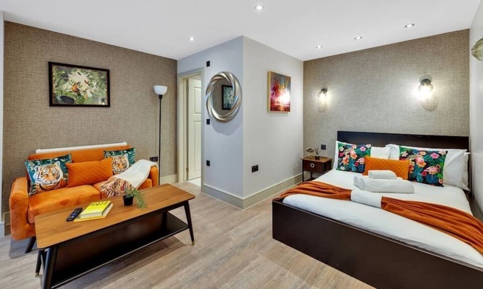Whyteleafe Apartment | Simply Beautiful Studio Apartment in Warlingham