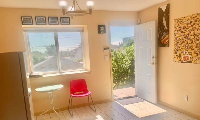 Vancouver South House | Simply delightful 1-bedroom suite near Langara College