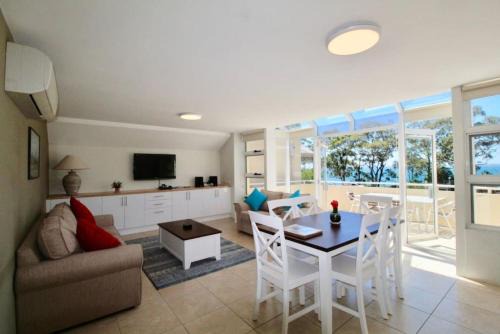 Huskisson House | Simply THE Best Waterviews over the park