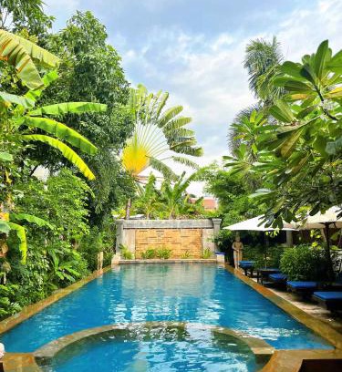 Sangkat Sla Kram Hotel | Sina's Family Pool Villa