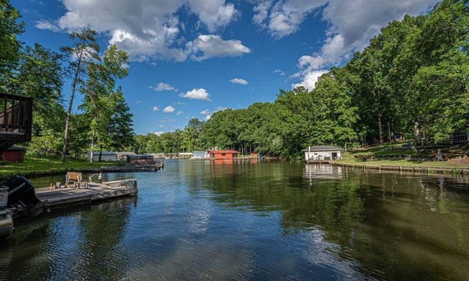 Eatonton Cottage | Sinclair Lakehouse Retreat: Hot Tub, Salt Water Pool, Dock & Boat Launch