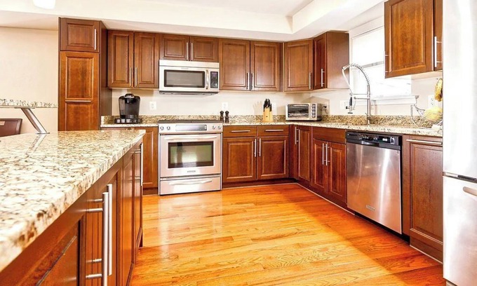 Woodridge House | Single family Home Near IV city