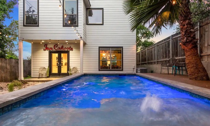 Central East Austin House | Single Malt Manor | Downtown Austin