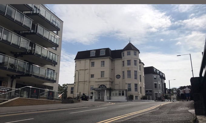 West Cliff House | SINGLE ROOM - CAPITAL ONE HOTEL - BOURNEMOUTH TOWN CENTRE WEST CLIFF
