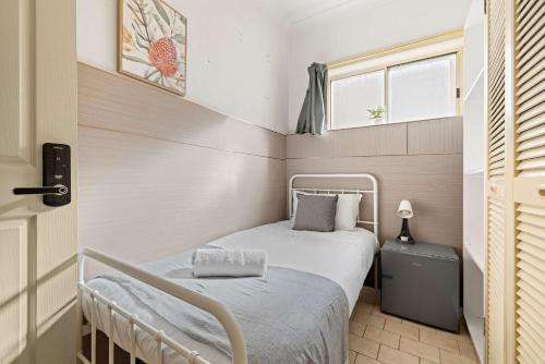 Bexley House | Single Room - Ideally Located at Bexley - Shared Bathroom
