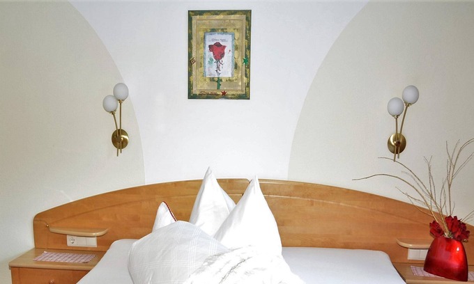 Gries im Sellrain Apartment | Single room with shower od. Bath, toilet - Landhaus Notburga