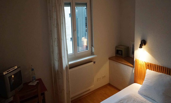 Unterwiehre-Nord House | Single room with shower and WC