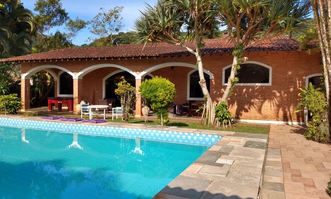 Pereque House | Single-storey house with pool in gated community