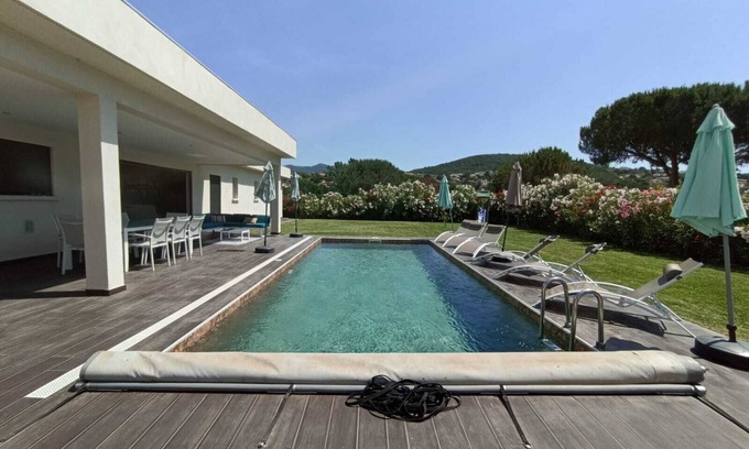 Molini House | SINGLE-STOREY VILLA PRIVATE GARDEN HEATED POOL WALKING DISTANCE TO SEA