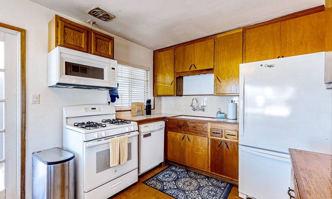 Cavalier Vista House | Single-story house in central locale with enclosed yard, grill, patio, & AC