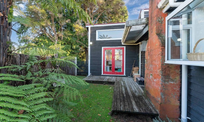Turangi House | Singlee - Turangi Holiday Home