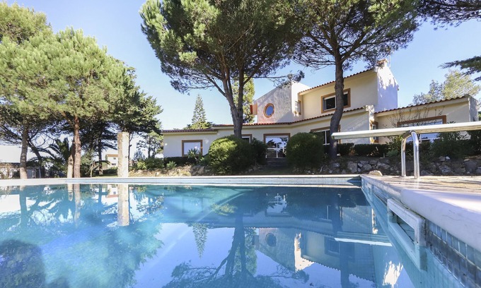 Sintra Villa | Sintra Classic Villa by Homing