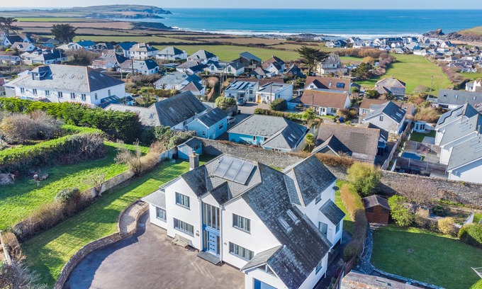 Trevone House | Sintra - Five Bedroom House, Sleeps 10