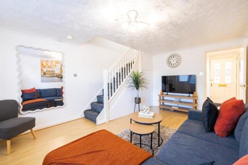 Peterborough House | SionStays - Honeysuckle Court - Close to City Centre!