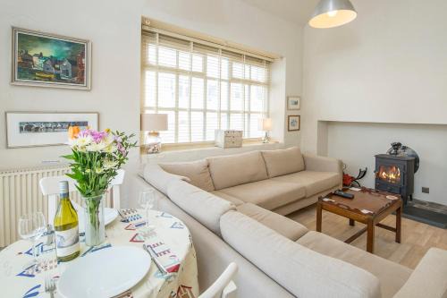 Little Haven House | Siop Yr Hen Gigydd