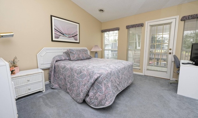 Pawleys Island Villa | Sip, Stay, Stargaze Emerald Green 2BR 2BA