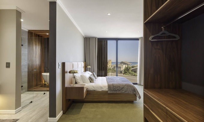Big Bay Apartment | Sir David Baird 50A, Blouberg by HMH