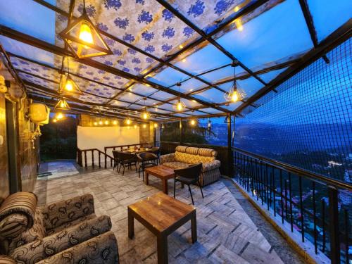 Shimla Hotel | Sirhind Regency - Budget Friendly ! Travellers Delight ! Luxury Rooms ! Best Awarded