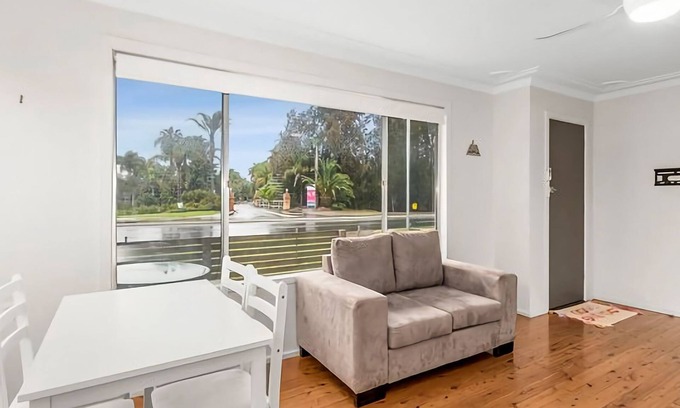 Batemans Bay House | Siris at The Bay - walk to the beach