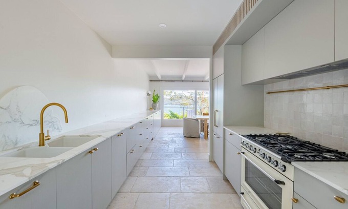 Avalon Beach House | Sirius above Clareville Beach