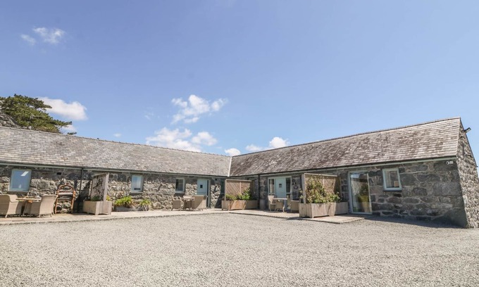 Talybont Cottage | SISIAL-Y-MOR, pet friendly, luxury holiday cottage in Talybont