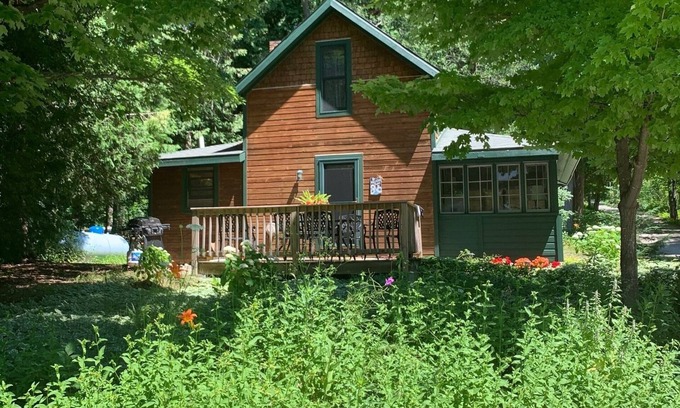 Sister Bay Cottage | Sister Bay Lake view Dog Friendly Grill Bikes Fire Pit New piers & boat slips