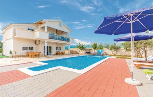 Bilisane House | Six-Bedroom Holiday Home In Bilisane