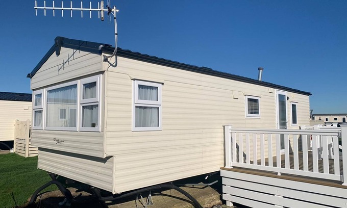 Selsey House | Six berth family caravan on West Sands, Selsey