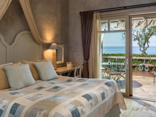 Afissos House | Six Keys