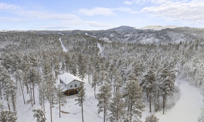 Deadwood Cabin | Six Pines Lodge near Spearfish, SD