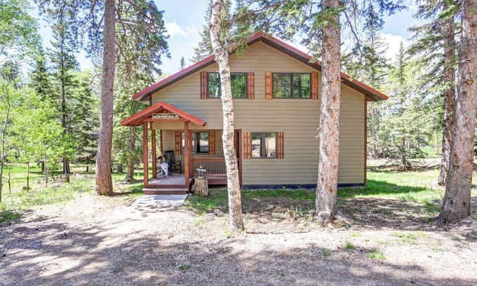 Lead Cabin | Sixteen Spoke Lodge - close to the slopes!