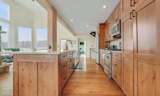 Breckenridge Park Estates Ski Chalet | Skalli Haus - Lux Remodel w/Sauna, HTub, Pets!