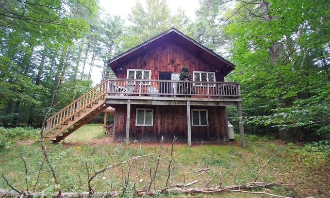 Londonderry Ski Chalet | Ski between Magic Mtn. Bromley, Stratton and Okemo.
