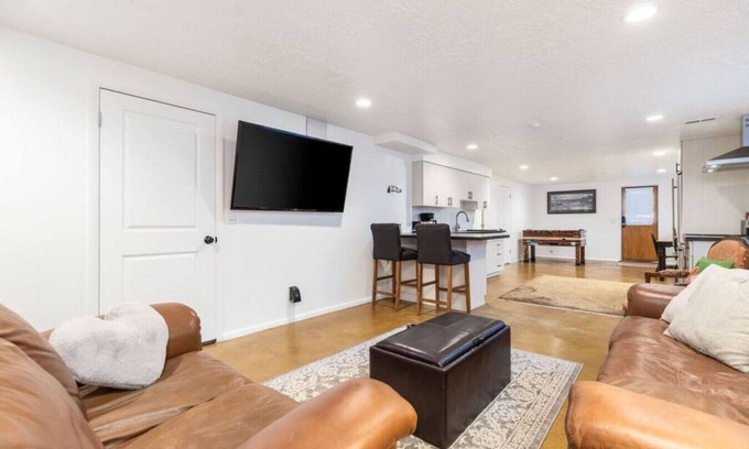 Cottonwood Heights House | Ski Bum Chalet-Close to Resorts!