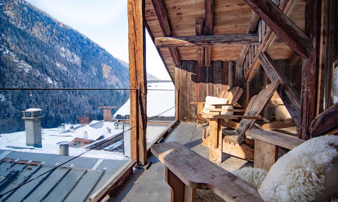 Nancroit Ski Chalet | Ski chalet with enchanting mountain views - 10-minute shuttle to the slopes - 14PAX