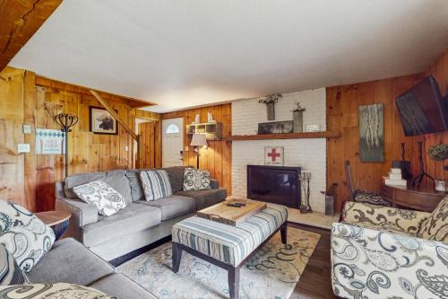 West Dover House | Ski Haus Retreat - Unit A