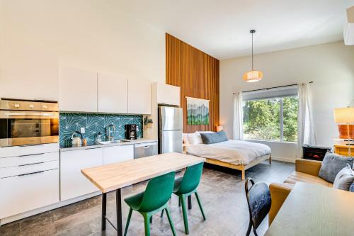 Summit Park Apartment | Ski, Hike and Bike Modern Park City Studio