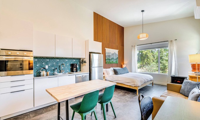 Summit Park Apartment | Ski, Hike & Bike: Modern Park City Studio