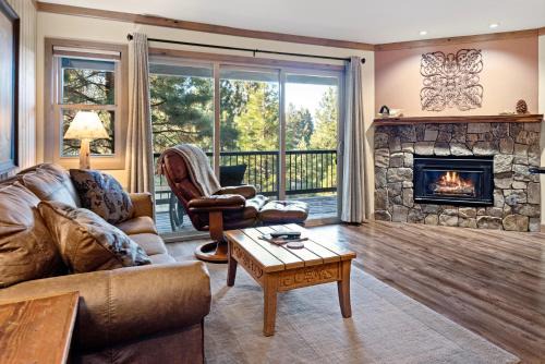 Century West House | Ski House 118 - Meredith Lodging