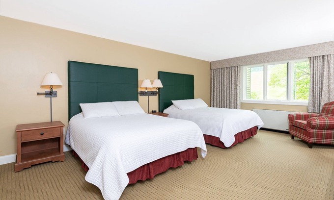 West Dover Apartment | Ski-In 1BR | Spacious With Murphy Bed