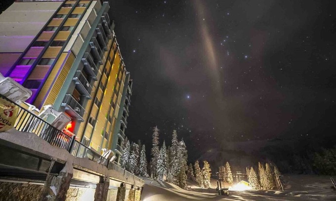Kirkwood Hotel | SKI IN/ Kirkwood Towers-King bed w/Mountain View @ Village