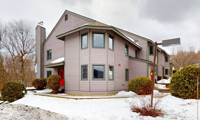 North Troy Condo | Ski-in/out home near tram with W/D, deck & mountain view