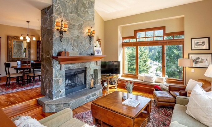 Nordic Estates House | SKI IN/OUT | Spacious 4BR | Hot Tub | Garage For Gear Storage | Managed By Aloha Whistler