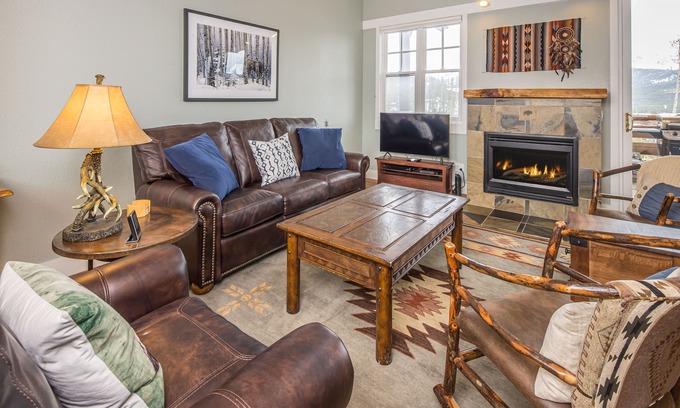 Saddle Ridge House | Ski-in/Out w/Private Hot Tub & Gorgeous Views - Saddle Ridge - Slopeside Retreat