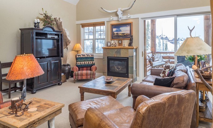 Saddle Ridge Condo | Ski in/Ski out Big Sky Retreat