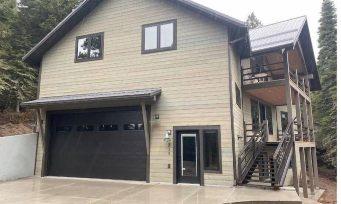 Bozeman Ski Chalet | Ski in Ski out Bridger Bowl Mountain Chalet