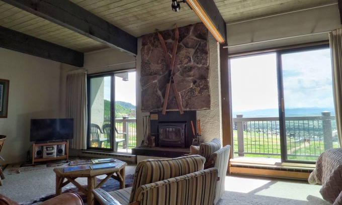 Steamboat Springs Condo | Ski-in/ski-out Mountain Side - Winter Shuttle Wifi Fireplace