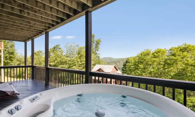 Wolf Laurel Cabin | Ski In/Ski Out With Hot Tub And Views Mountain Retreat