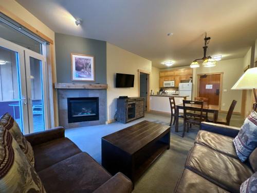 Mammoth Lakes House | Ski-in/Ski-out with views at Sunstone