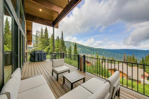 Sandpoint House | Ski-InandSki-Out Schweitzer Mtn Home Decks and Views!